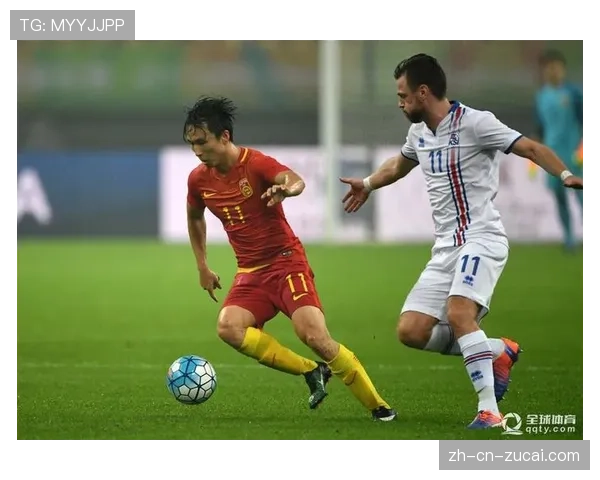 南通队换下贺文超换上张祥东，加强中场拦截应对中路推进